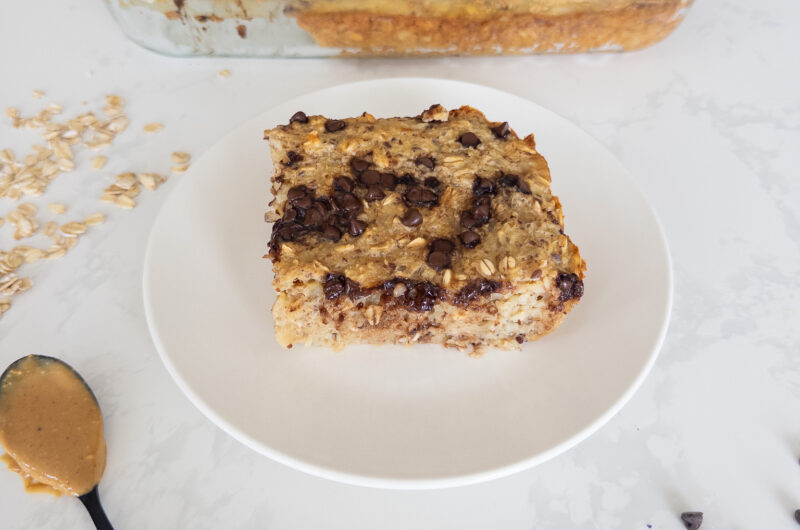 Peanut Butter Chocolate Chip Oat Bake